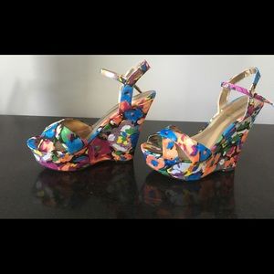 Madden Girl 7.5 watercolor wedges
